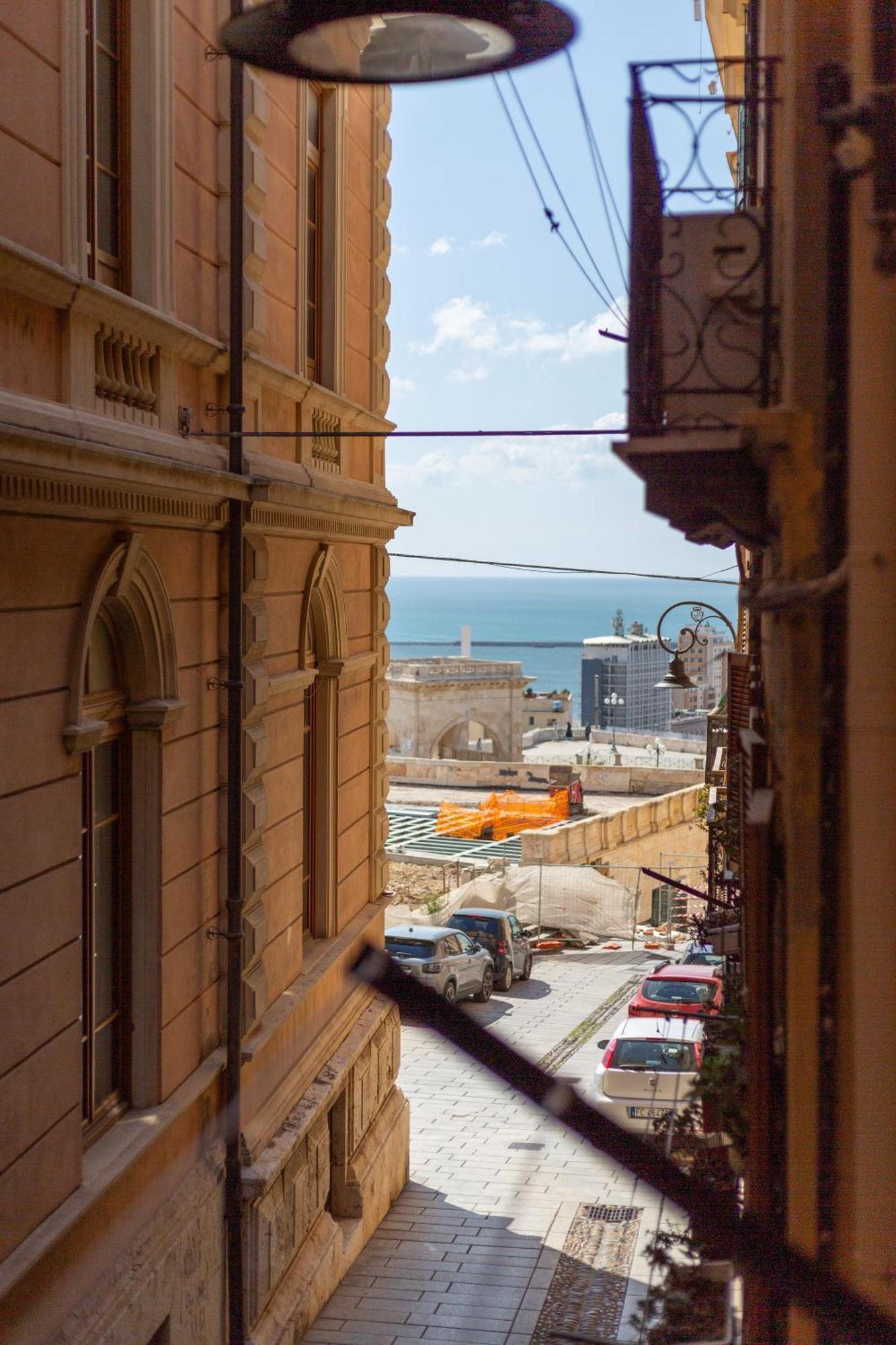 Casa Storica Di Charme Con Vista Mare Nel Cuore Di Cagliari Exterior foto